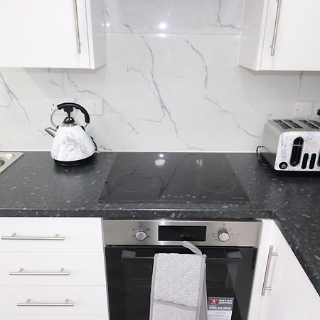 1 Bed Flat, Airport Pick, Drop Available Fibre Broadband, New, Washer Dryer, 10 Mins From City Centre Dartford Bagian luar foto