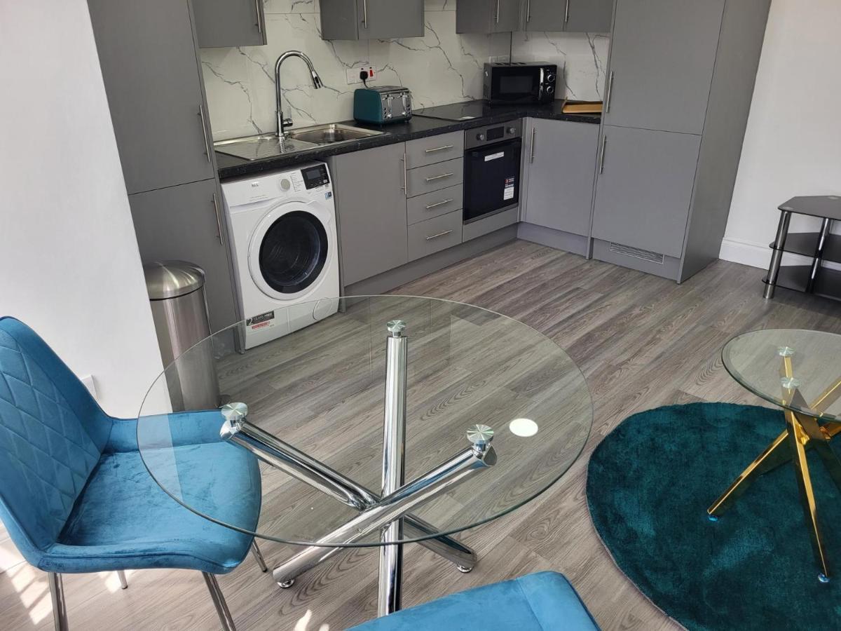 1 Bed Flat, Airport Pick, Drop Available Fibre Broadband, New, Washer Dryer, 10 Mins From City Centre Dartford Bagian luar foto
