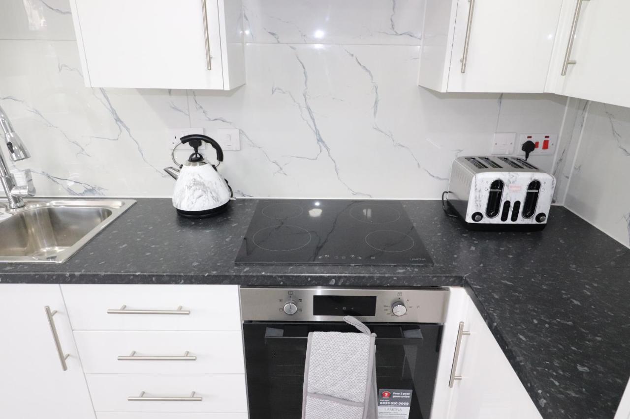 1 Bed Flat, Airport Pick, Drop Available Fibre Broadband, New, Washer Dryer, 10 Mins From City Centre Dartford Bagian luar foto